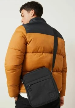 Next Standard - Schoudertas - Black