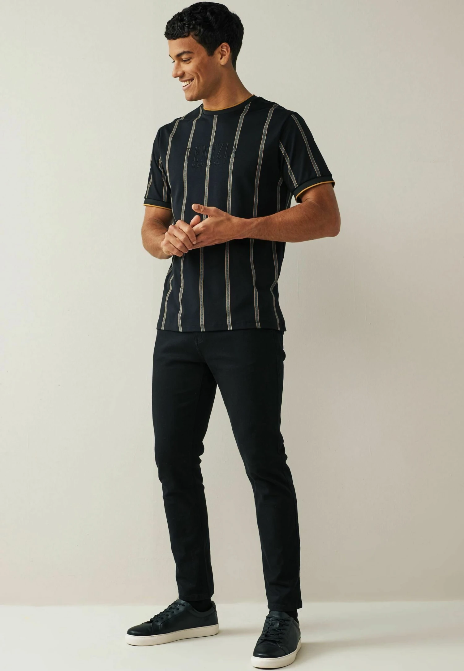 Next Vertical Stripe Standard - T-Shirt Print - Black Gold - Afbeelding 2
